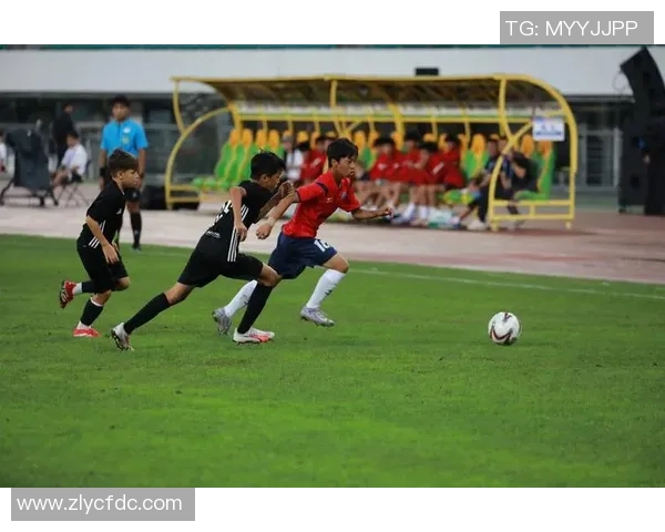 贵阳足球明星赛在榕江激情开赛球迷热情高涨共庆足球盛宴